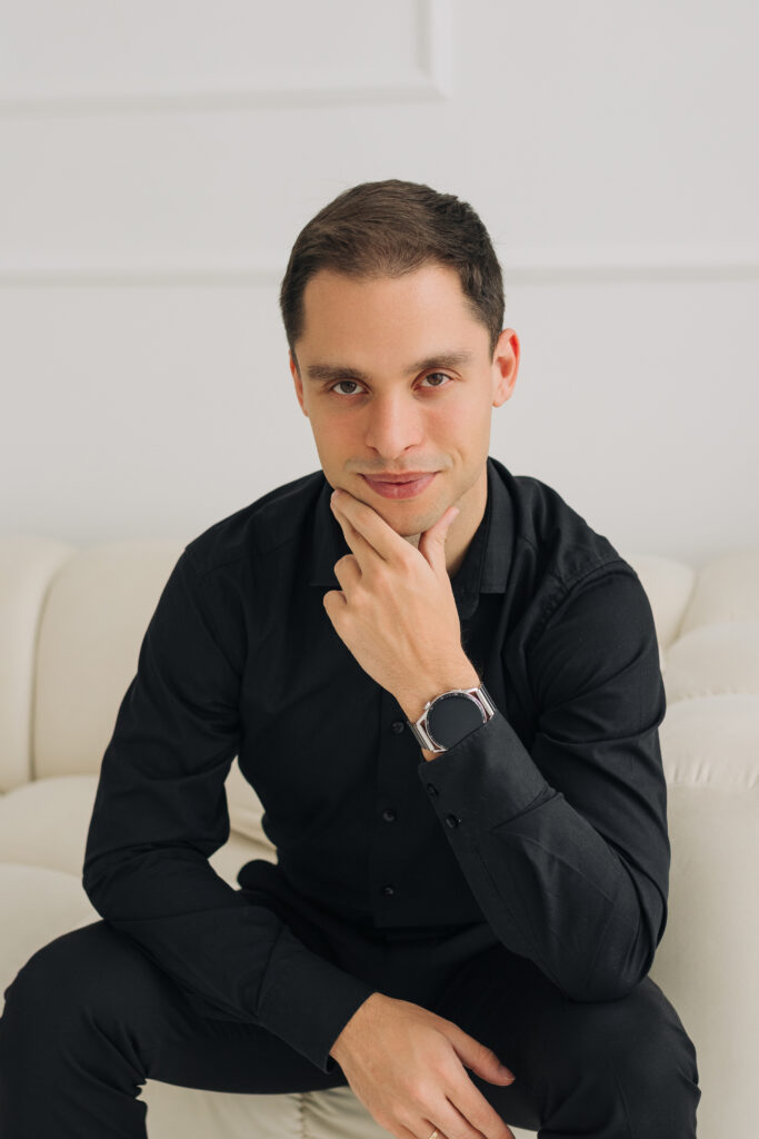 Instruktor pierwszego tańca Adam, lekcje i kurs online dla par młodych
